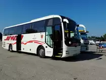 MAN Lion´s-Coach von juwan, erwartet mit offenen T�ren seine Reisegruppe in Ried; 130828