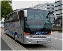 Setra 415 HD stand am 22.09.2013 in Hamburg am Straenrand abgestellt.