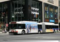 New Flyer DE60LF  Chicago Transit Authority | CTA Buses & Trains # 4027  aufgenommen am 25. August 2013.