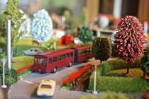 Dieser Mercedes-Benz O 305 G von Wiking wurde von mir im damals gngigen Farbton purpurrot als Bahnbus umlackiert.