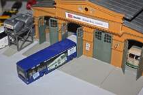 Dieser Mercedes-Benz Citaro, dessen Originalvorbild bei den Stadtwerken Kaiserslautern unterwegs ist, verlsst die Abstellhalle.
