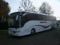 Schwedischer Mercedes Tourismo auf dem Parkplatz vom Parkhotel in Bergen/R�gen am 15.Oktober 2013.