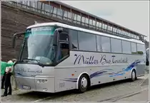VDL Bova wartet am 18.09.2013 an der Schiffsanlegestelle in Rendsburg auf seine Fahrg�ste welche an der Schiffsfahrt von Kiel bis nach Rendsburg teilgenommen haben.