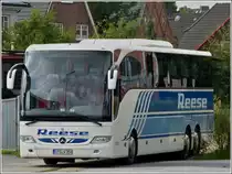 Mercedes Benz Tourismo wartet ebenfalls am 18.09.2013 an der Schiffsanlegestelle in Rendsburg auf seine Fahrg�ste welche an der Schiffsfahrt von Kiel bis nach Rendsburg teilgenommen haben.
