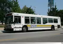 2002 NABI 40-LFW  Pace # 6202  aufgenommen am 25. August 2013 in Chicago, Illinois / USA.