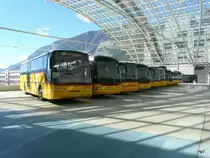 Postauto - Kleine Postautoparade im Busbahnhof von Chur am 20.09.2013