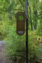 Eine  Haltestelle mitten im Wald fr die Linie 228 der HVB im Ilsetal.
Eine Saisonlinie, die nur vom Mai - Oktober , Dienstags, Donnerstags und Samstags verkehrt.16.10.2013 15:13 Uhr.