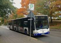 Eines Mercedes-Benz Citaro G der Stadtwerke Kaiserslautern (Wagen 305). Der Bus war am 20.09.2013 an einer Haltestelle w�hrend eines Bundesligaspiels abgestellt.