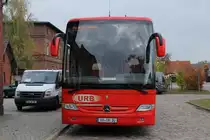 Uecker Randow Bus als OLA Schienenersatzverkehr nach Ueckermnde. Aufgrund einer defekten Gasleitung in Ueckermnde mussten die Zge der Ostseeland Verkehr GmbH in Torgelow Kopf machen. Hier steht der Bus am Bahnhof Torgelow. 16.10.13