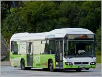 Nahe den Landungsbrcken in Hamburg wurde dieser Volvo 7700 Hybrid von mir aufgenommen.  17.09.2013