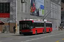 NAW Trolleybus mit der Betriebsnummer 17 auf der Linie 12 am Hauptbahnhof in Bern. Die Aufnahme stammt vom 05.08.2013.