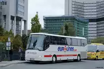 Dieser Bova fhrt im Auftrag von Eurilines.Er gehrt der Firma Valanbusz aus Ungarn.
Nach kurzer Pause geht die Fahrt weiter nach Rotterdam.
Augenommen am 21.10.2013, Essen ZOB