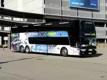 Reisecar aus Belgien auf dem Parkplatz des Flughafen Z�rich am 17.10.2013