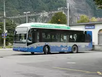 VMCV - VanHool  Nr.101  VD  114011 beim Bahnhof Villeneuve am 16.10.2013