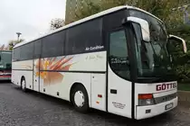 Ein weiterer Wundersch�ner SETRA S315 GT HD in K�ln am Rheinufer.