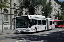 Mercedes Citaro mit der Betriebsnummer 851 und der Vollwerbung f�r energieschweiz.ch auf der Linie 10 in der Bundesgasse in Bern. Die Aufnahme stammt vom 05.08.2013.