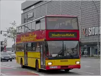 Am 14.09.2013 fhr mir dieser MAN Doppeldecker nahe dem Hbf in Hamburg vor die Linse. 