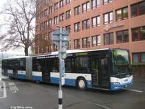 Nr. 534 am 24.4.08 beim Bhf. Z�rich-Altstetten. Mit der neuen ZVV-Aktion ''Damit du da bist...'' erhalten nun auch die Neoplan N4522 eine Dachwerbung, diese war bis anhin auf diesen Fahrzeugen eher un�blich.