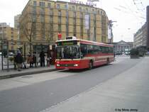 MB O405N Nr. 113 im alten Anstrich am 23.4.08 bei der Hst. Guisanplatz