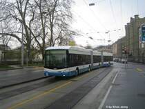 DGT 69 war am 24.4.08 das neuste Fahrzeug seiner Serie bei der VBZ. Einen Tag sp�ter aber, wurde bereits DGT Nr. 70 zur VBZ geliefert. Nr. 69 biegt hier in die Sihlpost ein.