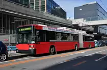 NAW Trolleybus mit der Betriebsnummer 17 auf der Linie 11 in der Nähe vom Bahnhof Bern. Die Aufnahme stammt vom 08.11.2013.