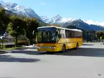 Postauto - Setra GR 102325 unterwegs vor dem Bahnhof in Scuol-Tarasp am 18.10.2013