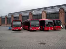 Zwei Mercedes Benz Citaro C1 � Facelift, ein Mercedes Benz Citaro C1 � und ein Setra 3000 stehen am 21.11.13 in Wiesbaden 