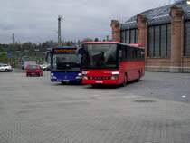 Ein Setra S 3000 und ein Mercedes Benz Citaro C1 Facelift am 21.11.13 in Wiesbaden