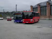 Ein Setra S 3000 und ein Mercedes Benz Citaro C1 Facelift am 21.11.13 in Wiesbaden