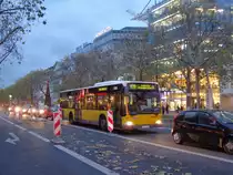 MB O 530 - BVG Wagen 1472 als M19 U Wittenbergplatz am 21.11.13 am U-Bhf.Kurf�rstendamm
