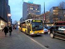 Mercedes-Benz O 530 II (Citaro) der Firma Hartmann mit der BVG-Funknummer 8632 am 21.11.13 als
204 Bahnhof Zoo am U-Bhf.Kurfrstendamm.