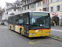 Postauto - Mercedes Citaro AG 8770 auf Dienstfahrt bei den Bushaltestellen vor dem Bahnhof Brugg am 24.10.2013