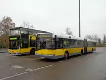 MAN Lions City DD BVG Wagen 3193 und Solaris Urbino 18 BVG Wagen 4357 am S Schöneweide/Sterndamm
am 22.11.13