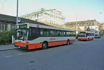 Auch der andere 405 N war heute im Einsatz, jedoch als Sch�lerkurs. Vorne Wagen 63 als Sch�lerkurs, dahinter Wagen 65 auf Abschiedsfahrt, Solothurn, 27.11.2013.