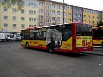 100 Jahre HSB feierte man 2008 und dieser Werbebus erinnert daran. Hier ein Mercedes Benz Citaro C1 der HSB am 25.11.13 in Hanau
