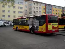 100 Jahre HSB feierte man 2008 und dieser Werbebus erinnert daran. Hier ein Mercedes Benz Citaro C1 der HSB am 25.11.13 in Hanau