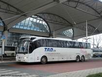 Tourismo L auf der Linie zwischen Hradec Králové un Trutnov in Hradec. (29.11.2013)