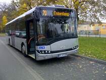 Solaris Urbino12 der Hagro Transbus GmbH, einer Tochtergesellschaft von Eberhardt Reisen, in Karlsruhe Neureut Heide am Busaufstellplatz der Linien 70 und 71 am 19.11.2013. Mit den neuesten drei Fahrzeugen setzt Hagro mittlerweile acht Solaris im Stadtverkehr Karlsruhe für die KVV ein. Die Vorgängerfahrzeuge der Marken Scania Omnicity und Mercedes Citaro wurden dadurch weitgehend ersetzt.