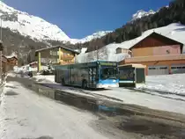 Der Ringjet von Leukerbad bei der Haltestelle Obere Maressen. Beim Bus handelt es sich um einen Citaro I der LLB, 25.01.2014.