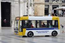 COIMBRA (Distrito de COIMBRA), 24.09.2013, Wagen 279 im Linienverkehr durch das historische Stadtzentrum