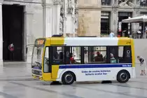 COIMBRA (Distrito de COIMBRA), 24.09.2013, Wagen 279 im Linienverkehr durch das historische Stadtzentrum