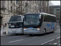 Neoplan Cityliner von Bex-Berlin aus Deutschland und Setra 415 HD von Fraizy aus Frankreich in Berlin am 25.04.2013