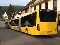 AAGL Mercedes Citaro C2 G Nr. 91 (2013) am 27. September 2013 in Reigoldswil. An diesem Tag war der C2 vermutlich zum ersten Mal im Einsatz. Er ersetzte den letzten verbliebenen O405GN mit der gleichen Nr. aus 2000. Vor dem C2 wartet einer der beiden Setra S 315 NF, welche inzwischen ebenfalls ersetzt wurden. 