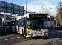 BVB: Der bunte MERCEDES-BUS 736 leistete während den disjährigen  drey schenschte Dääg  in Basel vermutlich seine letzten Fasnachts-Einsätze. Bereits ab dem Frühjahr 2015 sollen die älteren Busse durch 46 neue Gelenkbusse ersetzt werden. Das Foto stammt von der Basler Fasnacht 2010. Im Einsatz gesehen aber leider nicht fotografiert habe ich dieses Fahrzeug am 11. März 2014. 
Foto: Walter Ruetsch   