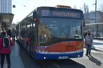 L-NV 4149 (Solaris Urbino 18) auf der Linie 72 am Hauptbahnhof in Leipzig. Aufgenommen am 13.03.2014.