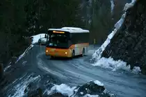 Ein Cacciamali Postauto auf dem Postautokurs 90.401 Thalkirch - Versam-Safien Station hinter Egschi; 14.03.2014