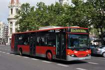 EMT Valencia (Stadtbus): Scania Carsa, Wagennummer 7042 am Plaça de l'Ajuntament im Zentrum von Valencia. Aufgenommen im Mai 2013. 
