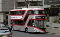 Mal nicht in dem bekannten Londoner rot!!!
Ein Bus von London United in sehr gefälliger Lackierung war am 20.03.2014 auf der Linie 9 in London unterwegs.