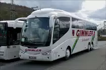 . (WZ WV 585) Scania IRIZAR wartet am 23.03.2014 in Dillenburg auf seine Fahrg�ste.