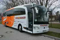 VEC-SL 34 steht in Teltow Elbestraße und wartet auf eine Mannschaft die gerade in der Sporthalle spielt. Aufgenommen am 23.03.2014.